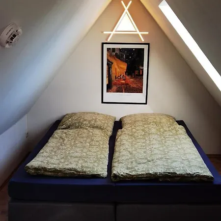 Gemuetliche Dachwohnung Mit Kleiner Oder Grosser Dachterrasse Nebeneinander 沃梅尔斯泰德