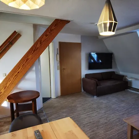 Gemütliche Dachwohnung Mit Kleiner Oder Großer Dachterrasse Nebeneinander Apartment