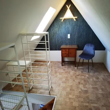 Gemuetliche Dachwohnung Mit Kleiner Oder Grosser Dachterrasse Nebeneinander 公寓 *