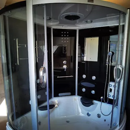 公寓 Gemuetliche Dachwohnung Mit Kleiner Oder Grosser Dachterrasse Nebeneinander