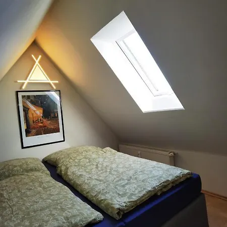 Gemuetliche Dachwohnung Mit Kleiner Oder Grosser Dachterrasse Nebeneinander 公寓