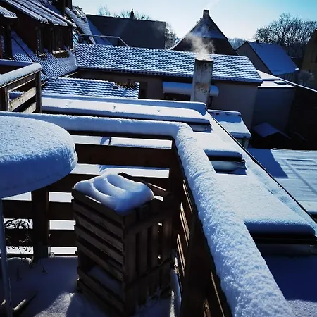 Gemuetliche Dachwohnung Mit Kleiner Oder Grosser Dachterrasse Nebeneinander 沃梅尔斯泰德