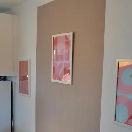 Gemuetliche Dachwohnung Mit Kleiner Oder Grosser Dachterrasse Nebeneinander 公寓