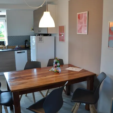 Gemuetliche Dachwohnung Mit Kleiner Oder Grosser Dachterrasse Nebeneinander Apartment *