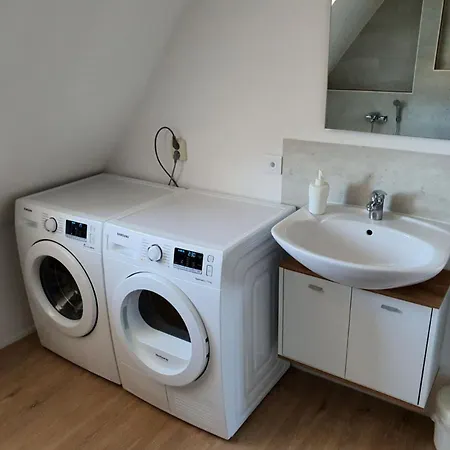 Gemuetliche Dachwohnung Mit Kleiner Oder Grosser Dachterrasse Nebeneinander Wolmirstedt