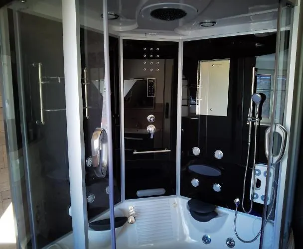 Lägenhet Gemuetliche Dachwohnung Mit Kleiner Oder Grosser Dachterrasse Nebeneinander