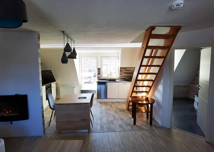 Lägenhet Gemuetliche Dachwohnung Mit Kleiner Oder Grosser Dachterrasse Nebeneinander Wolmirstedt