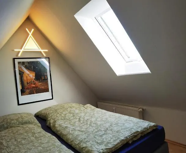 Gemuetliche Dachwohnung Mit Kleiner Oder Grosser Dachterrasse Nebeneinander Lägenhet