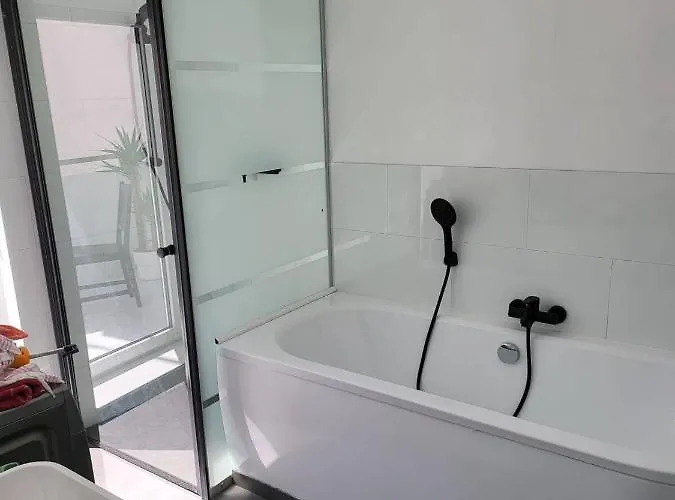 Lägenhet Gemuetliche Dachwohnung Mit Kleiner Oder Grosser Dachterrasse Nebeneinander