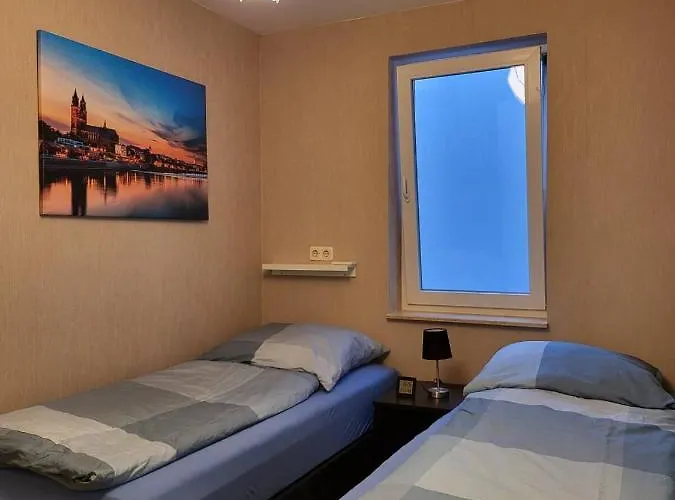 Lägenhet Gemuetliche Dachwohnung Mit Kleiner Oder Grosser Dachterrasse Nebeneinander