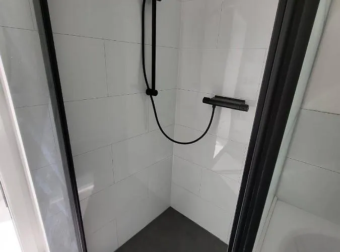 Gemuetliche Dachwohnung Mit Kleiner Oder Grosser Dachterrasse Nebeneinander Lägenhet *