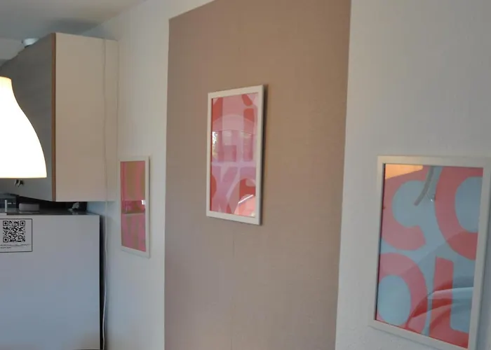 Gemuetliche Dachwohnung Mit Kleiner Oder Grosser Dachterrasse Nebeneinander Lägenhet