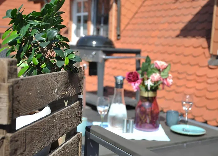 Gemuetliche Dachwohnung Mit Kleiner Oder Grosser Dachterrasse Nebeneinander Appartamento Wolmirstedt